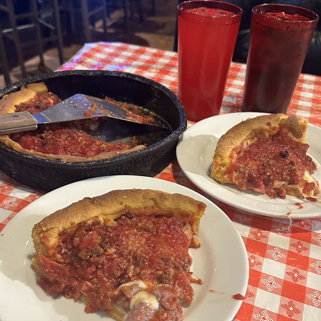 【アメリカ🇺🇸】シカゴに訪れたら絶対食べたいシカゴピザ！