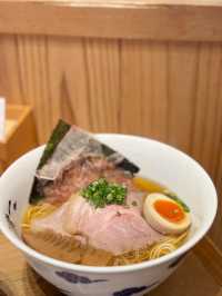 🍜 京都拉麵狂粉必吃清單！這次要帶大家去的是京都河原町附近的拉麵名店麵屋豬一