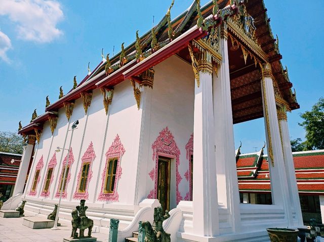 泰國曼谷古跡皇家寺廟華人文化古廟金佛寺唐人街一日遊行程，高大雄偉金塔，適合拍照📸打卡祈福