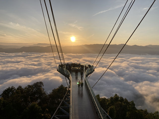 Breathaking Sunrise at the Sea of Clouds