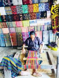 Explore the weaving skills by Sasak people in Lombok 🇮🇩