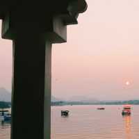 ウダイプールの青い湖でボートクルーズを満喫🚤✨