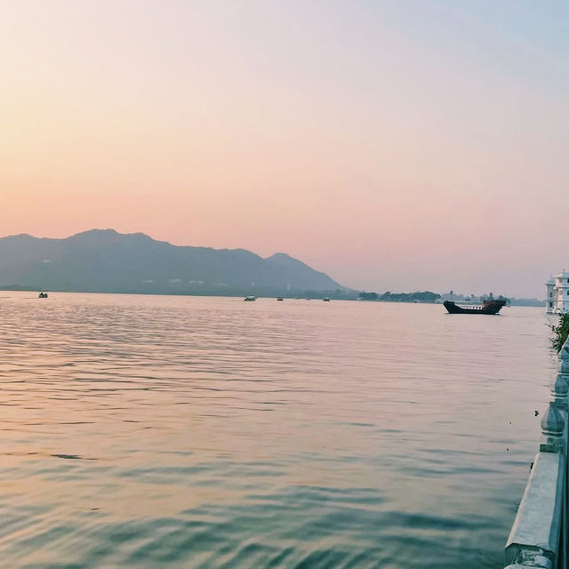 ウダイプールの夕日スポット🌇湖畔でロマンチックな時間を