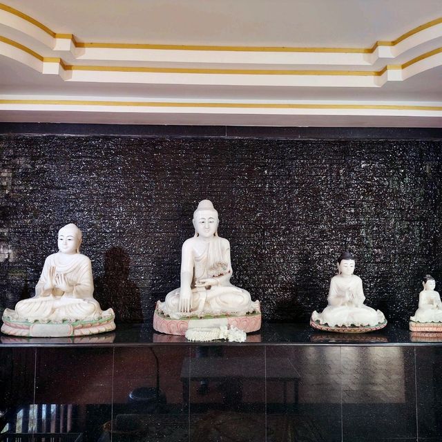 ไหว้พระ🛕🪔พระแก้วมรกตและหลวงพ่อหยกขาวศักดิ์สิทธิ์