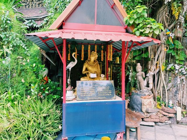 泰國曼谷市中心湄南河畔著名古跡皇家寺廟景點：Wat Pha Si，百年歷史古跡寺廟，適合打卡拍照📸冥想