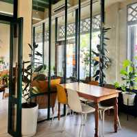 คาเฟ่หลบร้อนที่ Schizzi Cafe นางเลิ้ง
