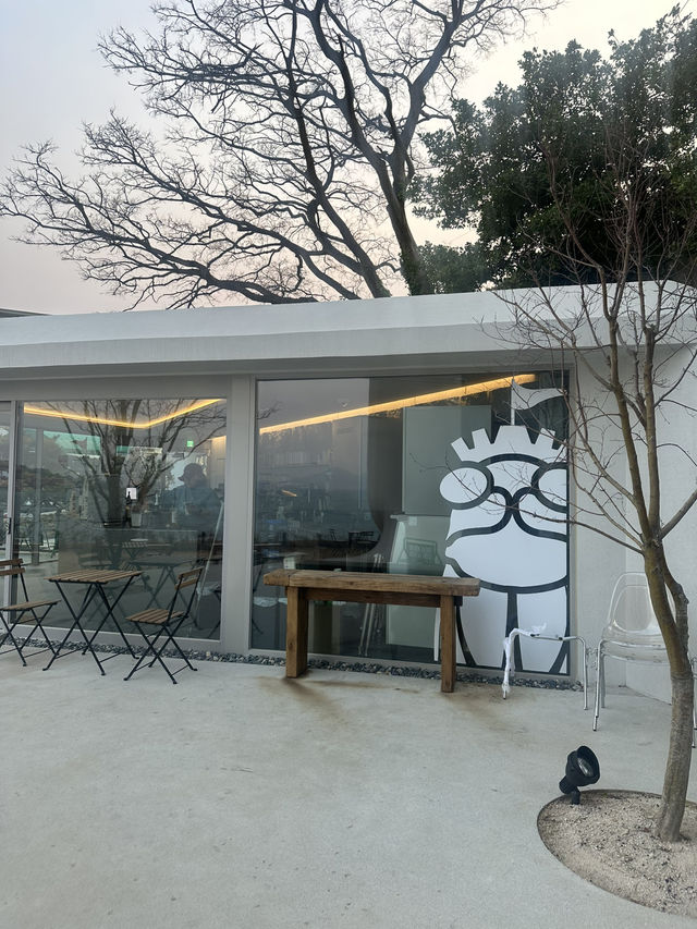 매미성만 가면 너무 아쉬워요! 매미카페 어때요? 🌊☕️