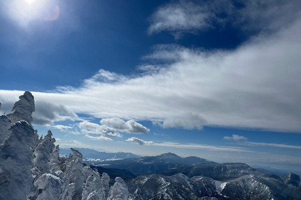 絶景と雲海の中を滑る！横手山スキー場で天空スキー体験