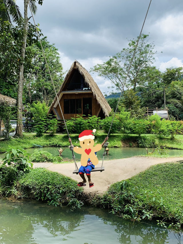 แวะให้อาหารปลาคาร์ฟสุดคิวท์ @เกาะนารอบ โฮมสเตย์