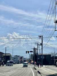 富士吉田本町商店街散步，金鳥居與富士山的完美合影