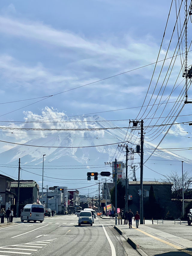 富士吉田本町商店街散步，金鳥居與富士山的完美合影