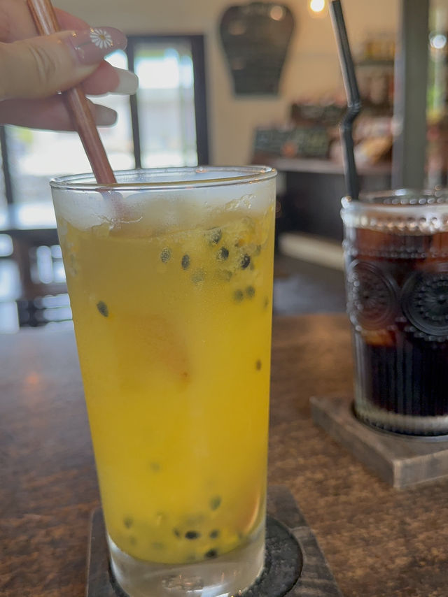 竹富島で島時間を味わう「ちろりん村」—フレッシュジュースと癒しのカフェタイム
