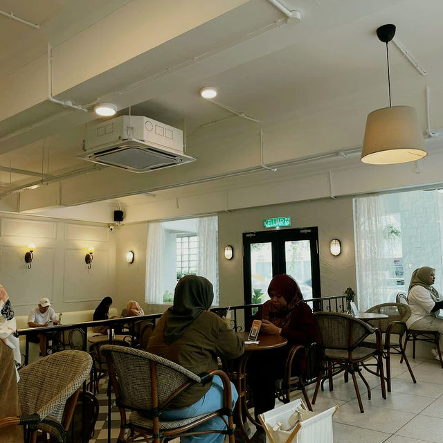 Charming Brews at Koffie Lane