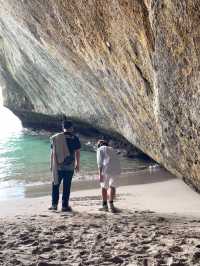 教堂灣 (Cathedral Cove) 雕刻般的海岸線曾令早期的海上探險者著迷，如今也仍然讓到訪這裡的人們感到驚艷。