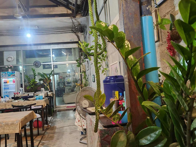 ก๋วยเตี๋ยวเอ็นไก่ตุ๋น ท่าศาลา