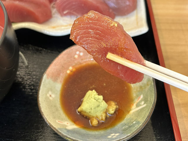 大ボリュームのマグロ刺身定食
