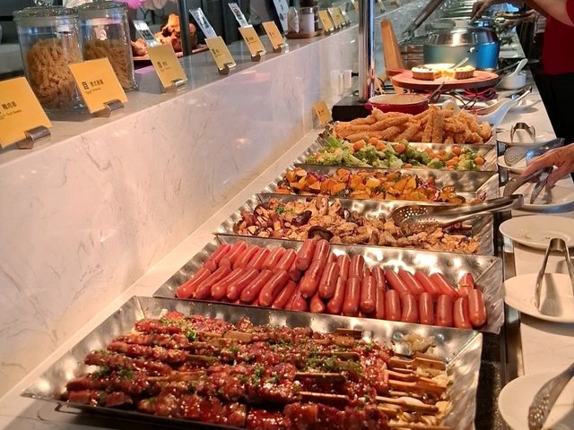 ✨ 將捷金鬱金香酒店 河畔餐廳，結合 松葉蟹🦀、干貝🪸、現煎牛排🥩 與壯麗的山河海景，給你一場超值美味的無限饗宴！