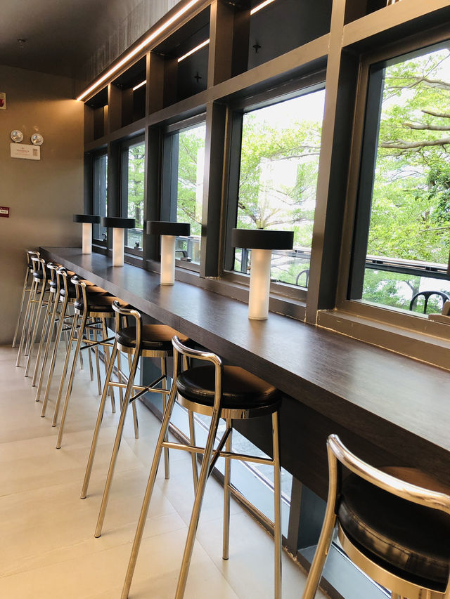 一間很舒適，兩層高的喜茶旗艦店🥳🥳🥳