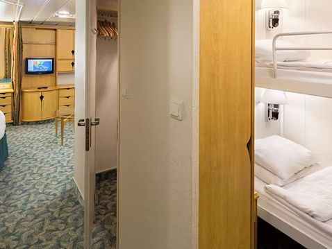 🌟 Liberty of the Seas Review: Big Ship Energy with Endless Fun! 🚢💥