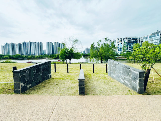 A Plaza for Every Pace