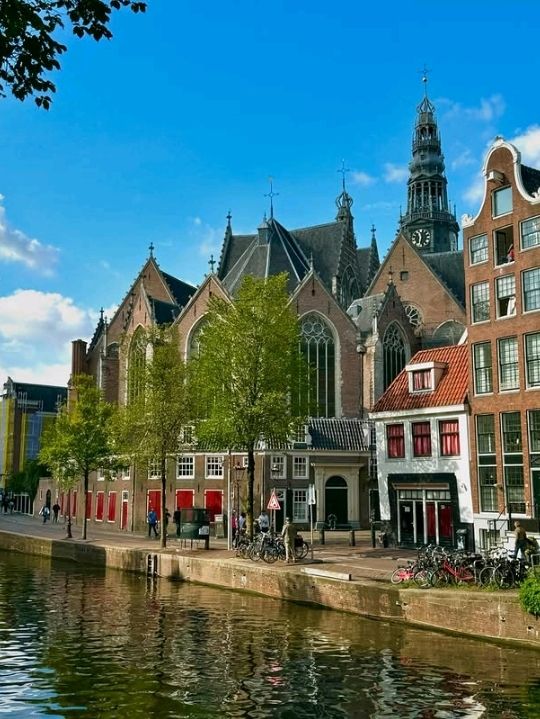 an informative and great experience learning about the Dutch and their involvement and experience