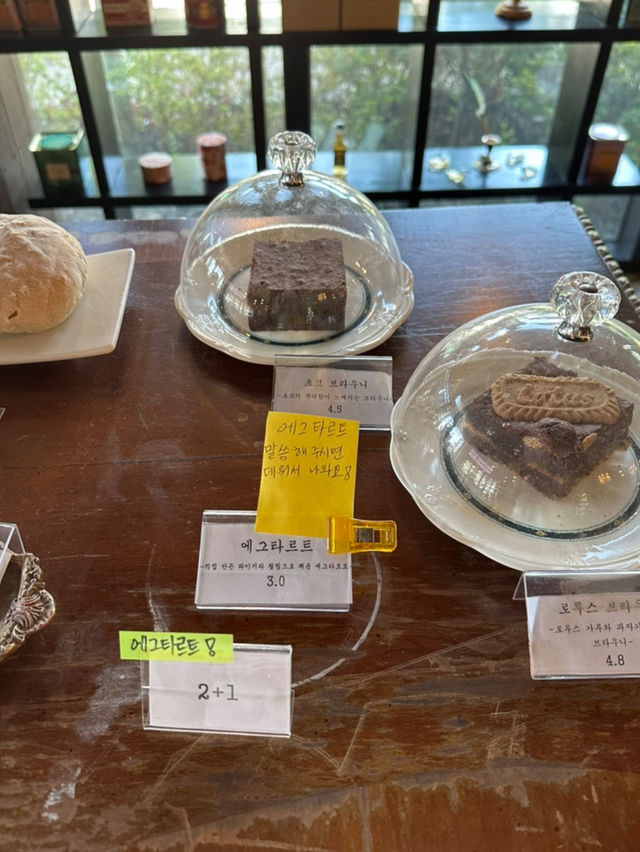 앤틱한 느낌 가득한 카페