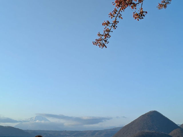 Cherry Blossoms by the Lake: A Spring Trip to Toyako, Hokkaido