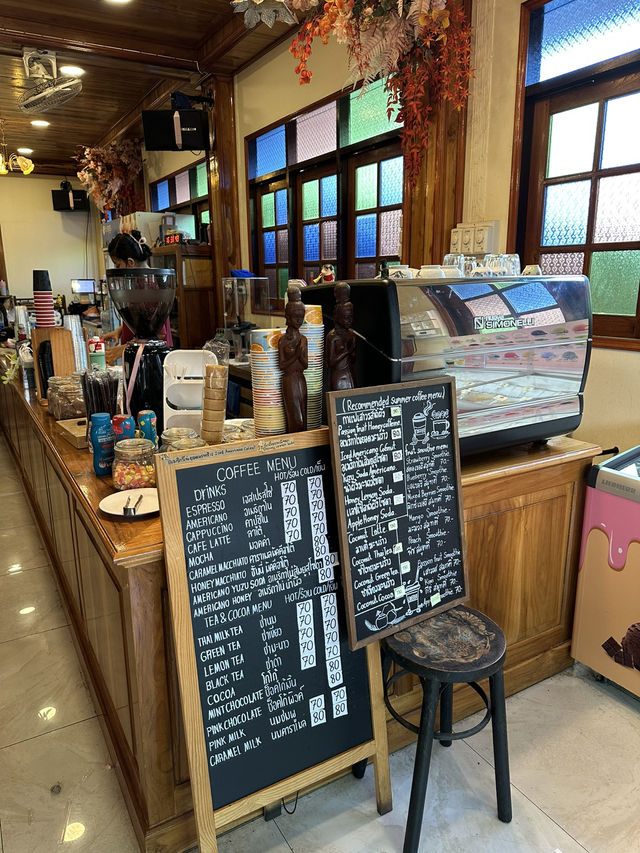 คาเฟ่ บ้านพึ่งศิลป์