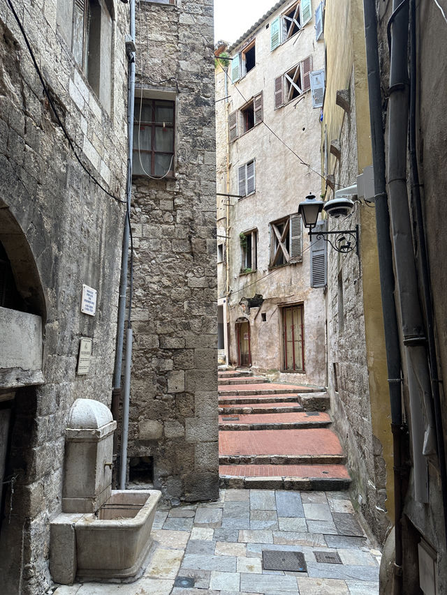 กราซ (Grasse) เมืองน้ำหอม