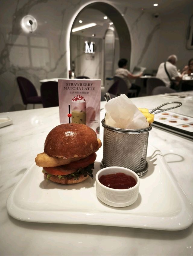 投注站內的高級美式素食餐廳