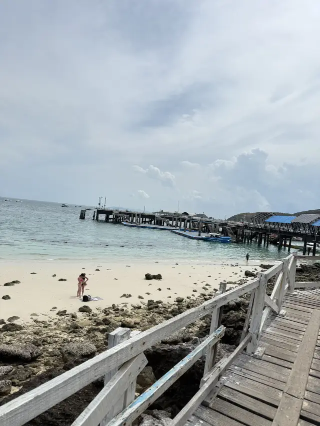 สะพานไม้ขาว เกาะล้าน