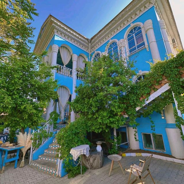 Spring Strolls & Blue Walls