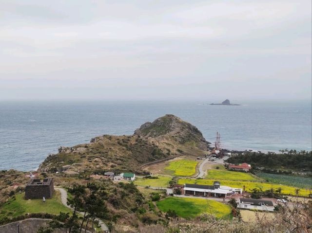 평지 위에 솟은 절경, 산방산