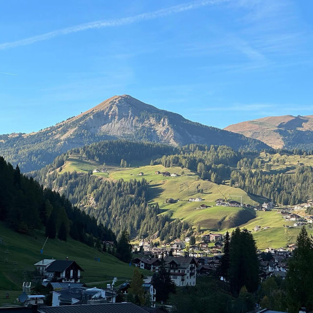 🏔️ *Dolomites Adventure: Where Alpine Majesty Meets Italian Dolce Vita* 🌿🍝