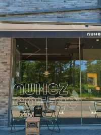 韓國水原黑白風咖啡店nuhez coffee