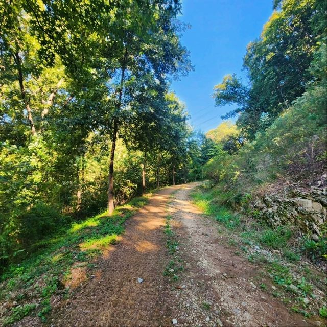 Easy Climb, Big Payoff Vibes