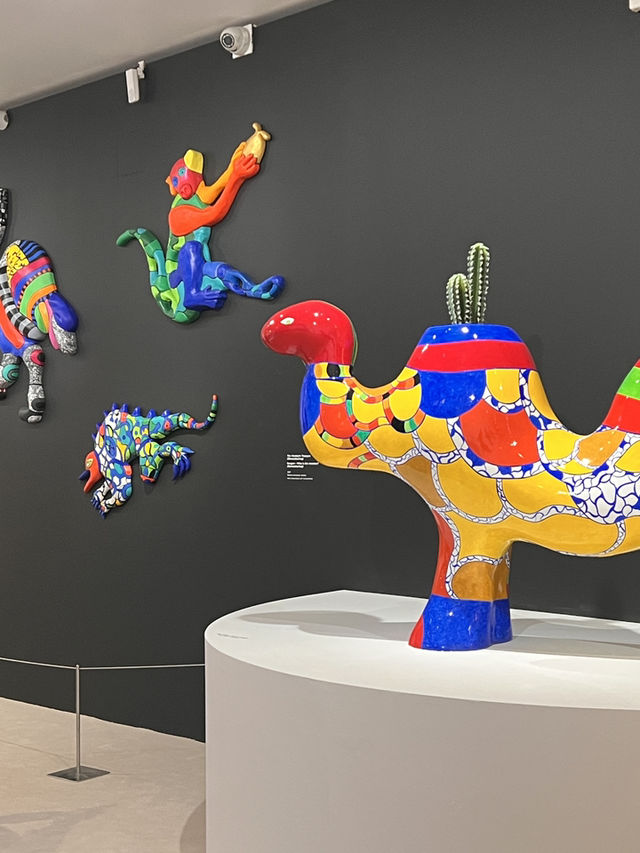 นิทรรศการศิลปะของ Niki de Saint Phalle ที่ Aix