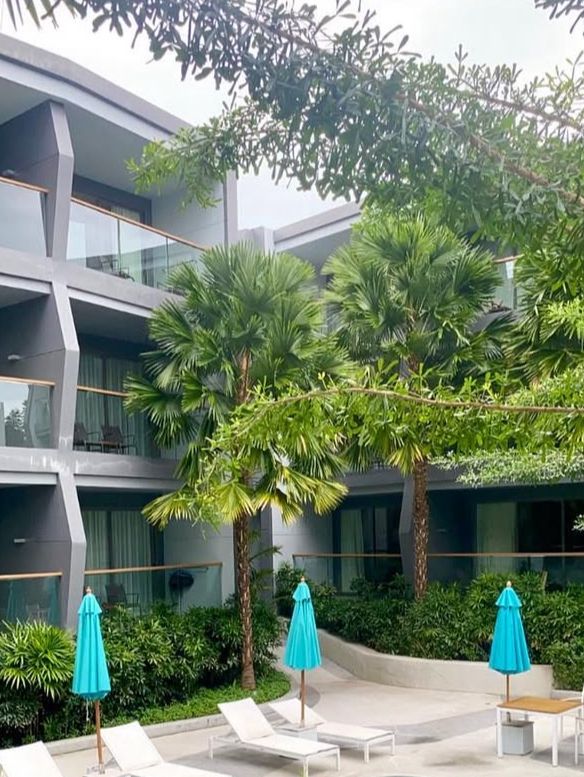 🧳 The SIS Kata – วิวทะเลดี สระว่ายน้ำสวย 