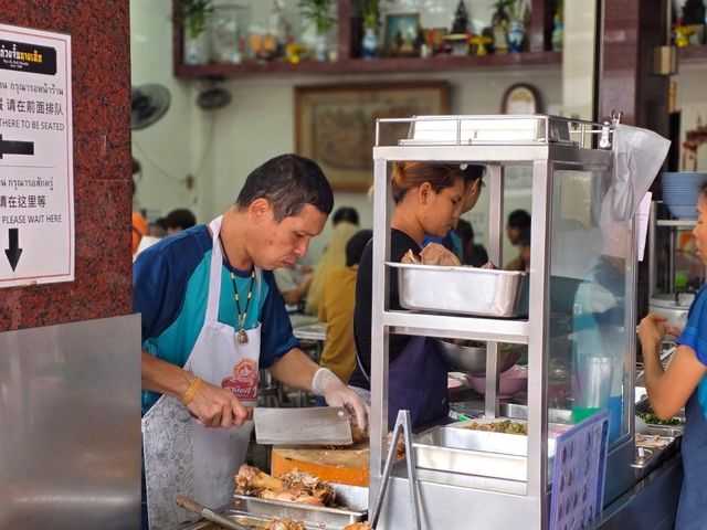 Nai Ek Roll Noodle – Chinatown’s Legendary Bowl of Comfort 