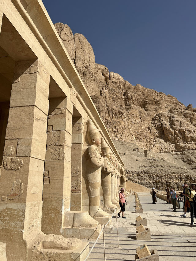 Luxor Travel Guide: Temples, Tombs & Sunrise Balloons
