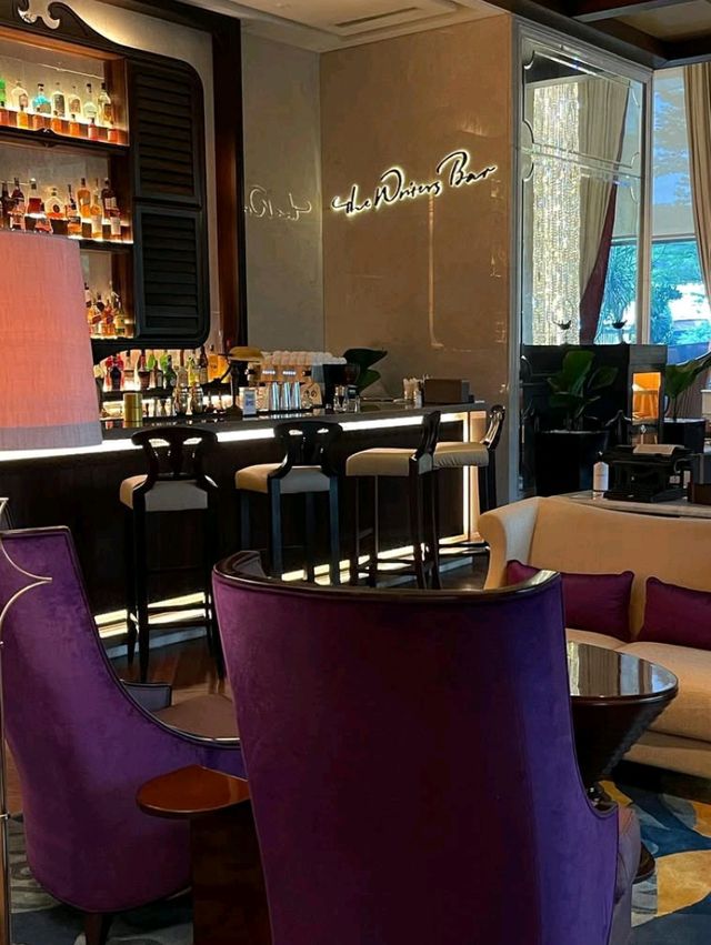 🇮🇩💫 Luxury with a Splash of Art: Discover Raffles Jakarta! 🖼️🌺