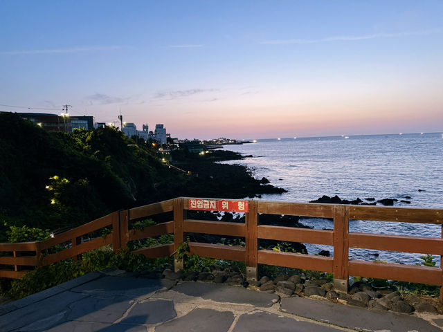 🌅 일몰의 운치가 있는 용두암