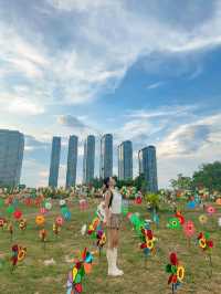 Check in ngọn đồi chong chóng siu xinh mới toanh vừa xuất hiện tại Sài Gòn 📸