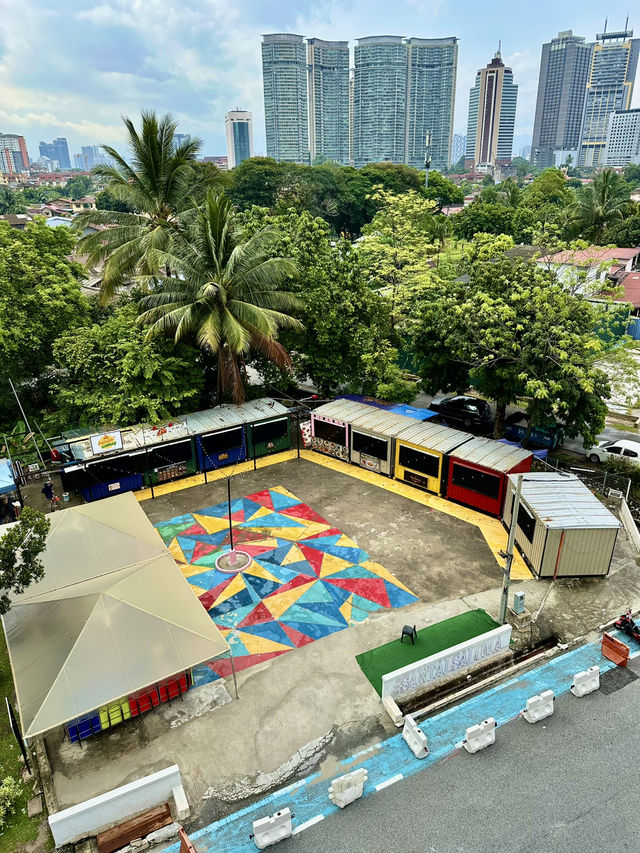 City heat, skyline dreams: Midday moments at Pintasan Saloma