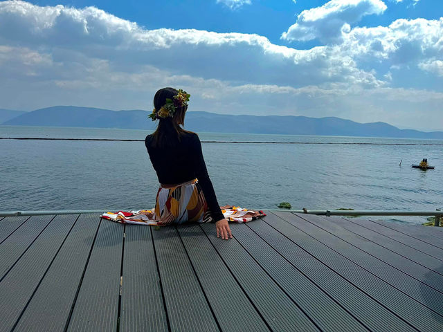 "Meet Yourself in Dali: Where Mountains Reflect in the Heart of Erhai"