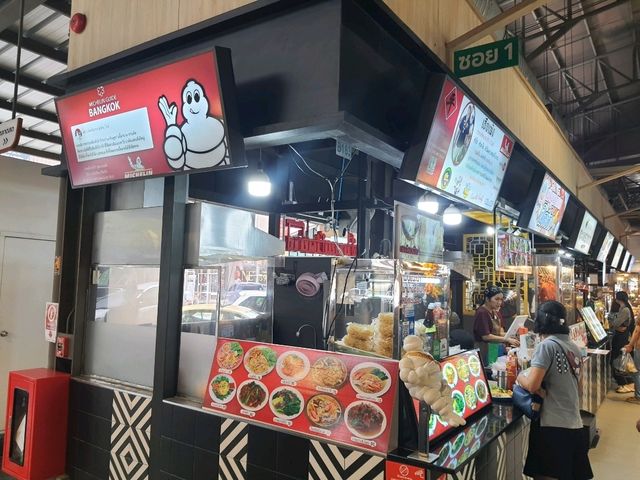 ตลาดสดธนบุรี อร่อย ครบ จบที่เดียว