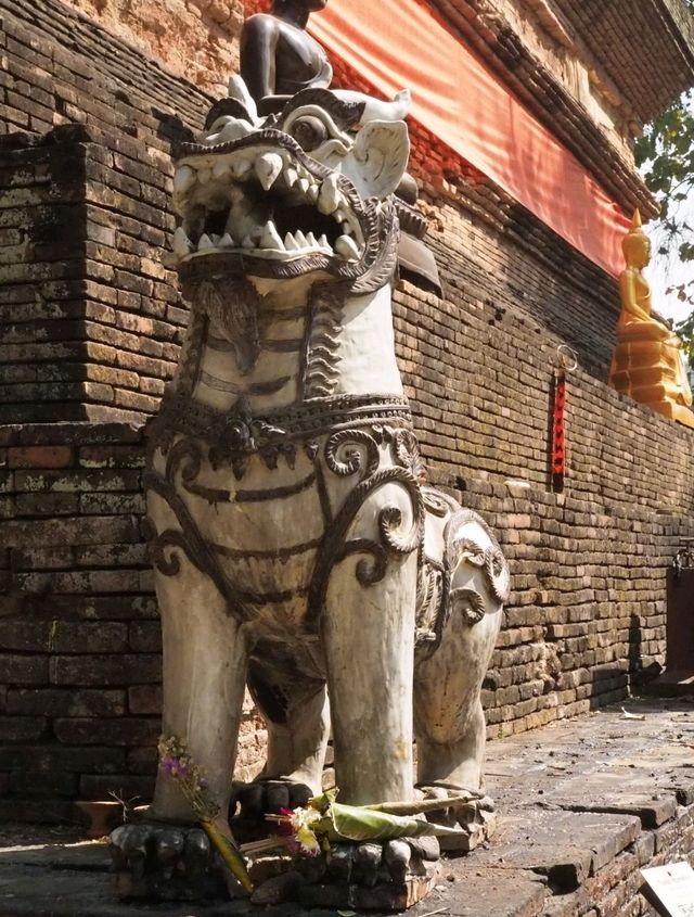 【晴れた日は写真映え間違いなし！】チェンマイのかっこいい寺院🇹🇭