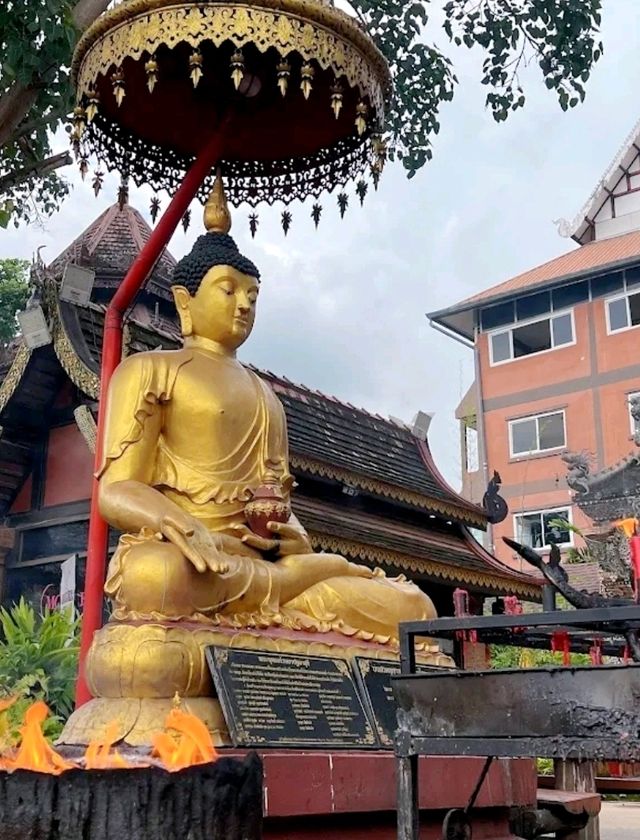 วัดโลกโมฬี เป็นวัดเก่าแก่แห่งหนึ่งในเชียงใหม่