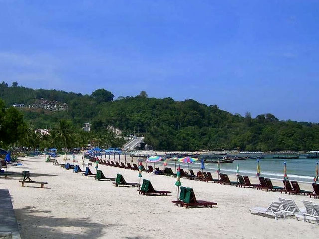 Unwind at Laem Sing — Phuket’s Quiet Escape
