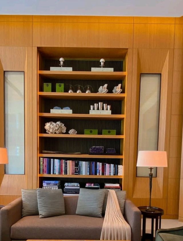 🏨 The Upper House, Hong Kong – Calm Luxury with Sky-High Views 🌆💎